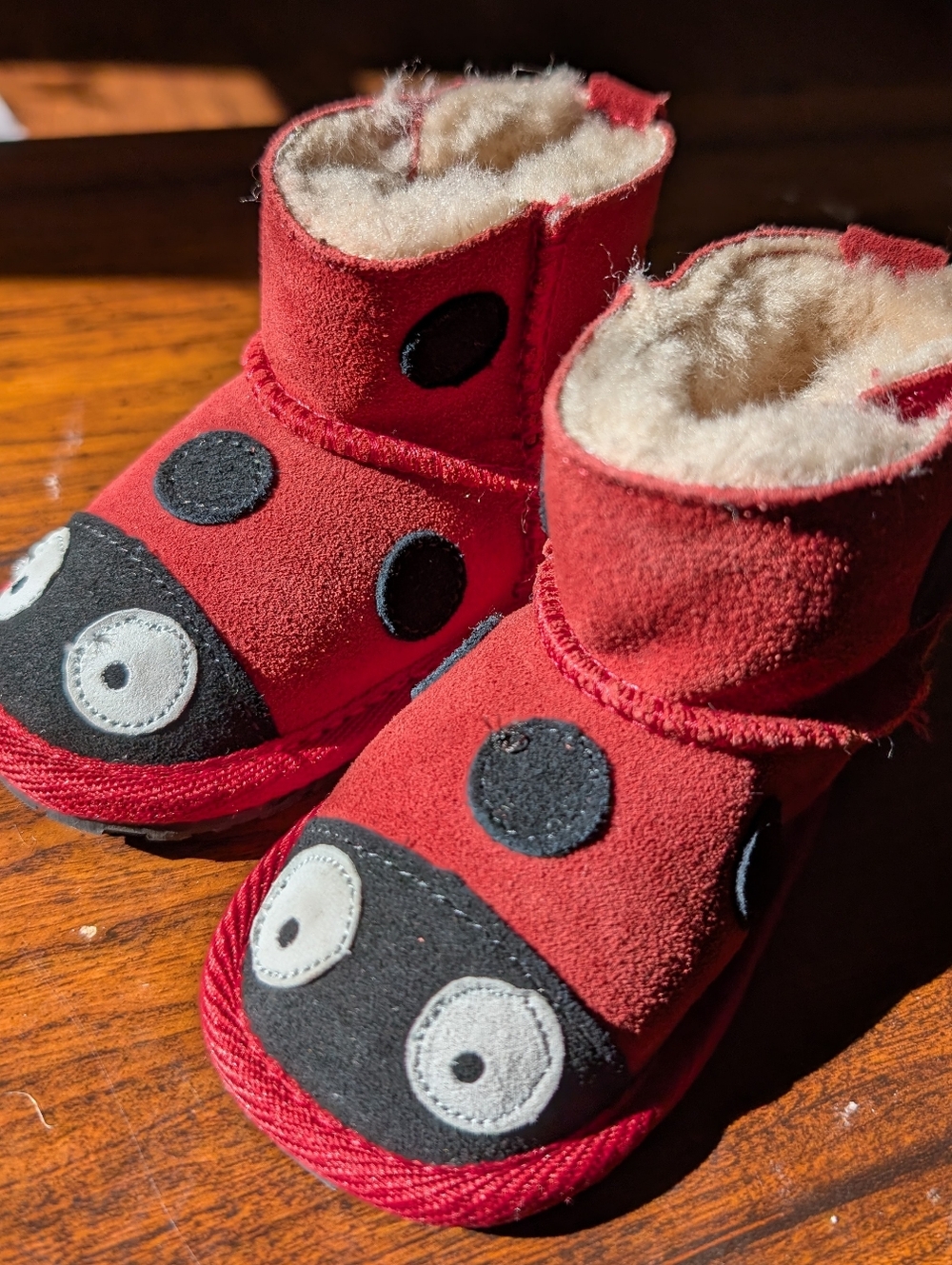 NWT Emu Brand Infant Ladybug Boots Size 6-12 Months